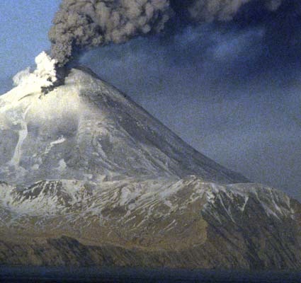 20080101-Kanaga-Volcano-from-world-scvlife-net